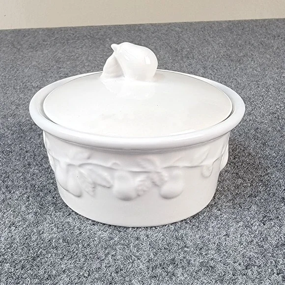 Vintage Lillian Vernon White Pears and Leaves Round Mini Casserole with Lid 5" - Picture 6 of 8